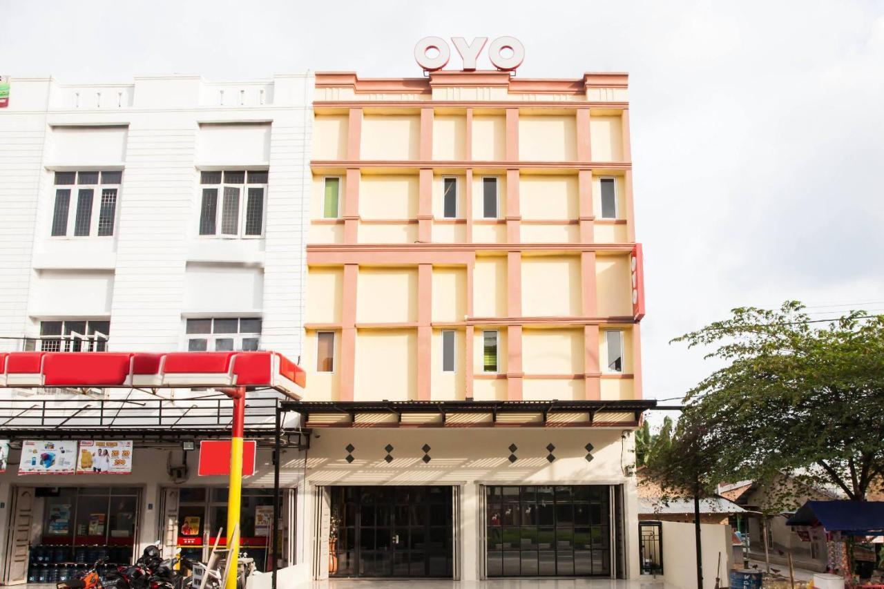 Oyo 2361 Hotel Winston Glugur Ngoại thất bức ảnh